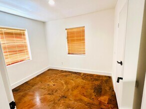 1053 Ellis Rd S in Jacksonville, FL - Building Photo - Building Photo