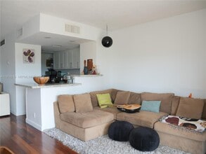 880 NE 69th St in Miami, FL - Building Photo - Building Photo