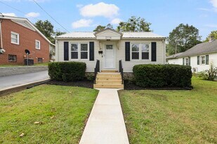 2114 Broad St in Bristol, TN - Building Photo