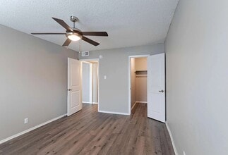 531 Bedford Rd, Unit 212 in Bedford, TX - Building Photo - Building Photo