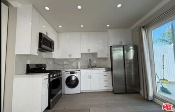 9248 Lev Ave in Los Angeles, CA - Building Photo - Building Photo