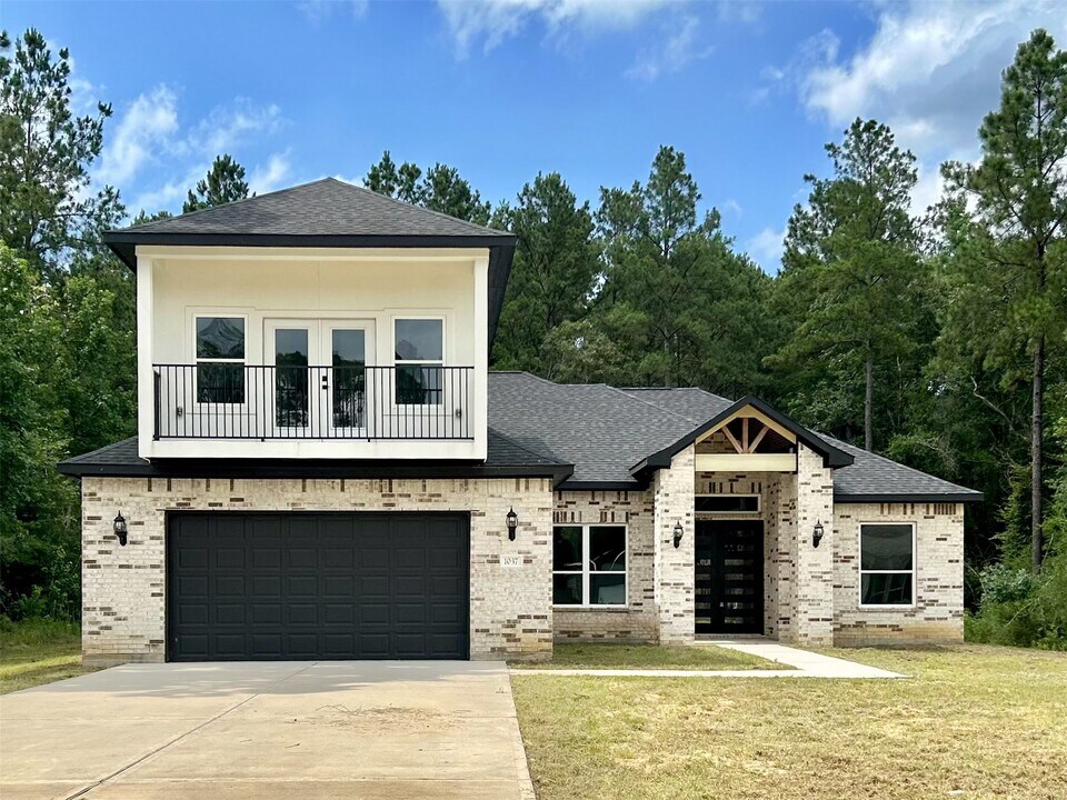 1037 Rd 6609 in Dayton, TX - Building Photo