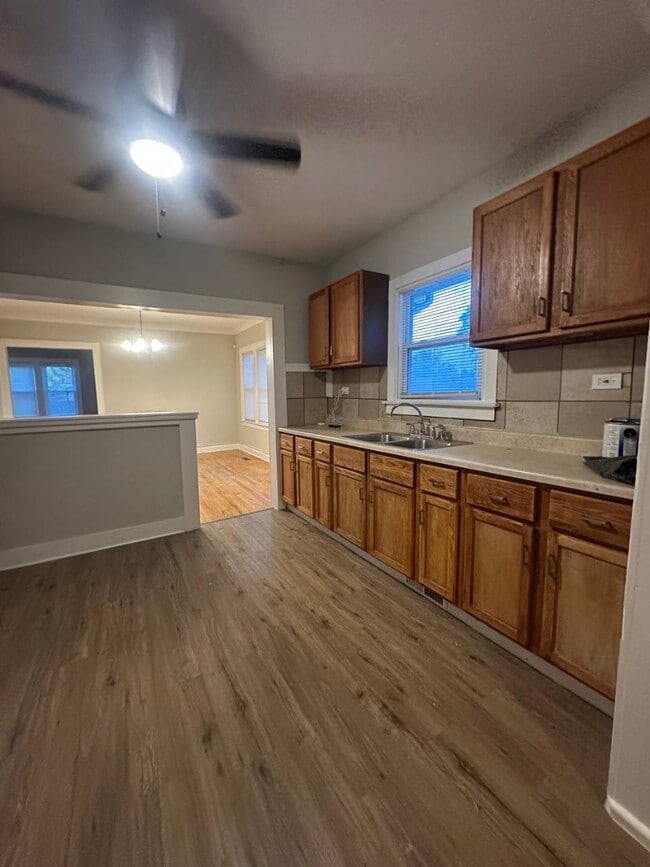 10056 S Indiana Ave in Chicago, IL - Building Photo - Building Photo