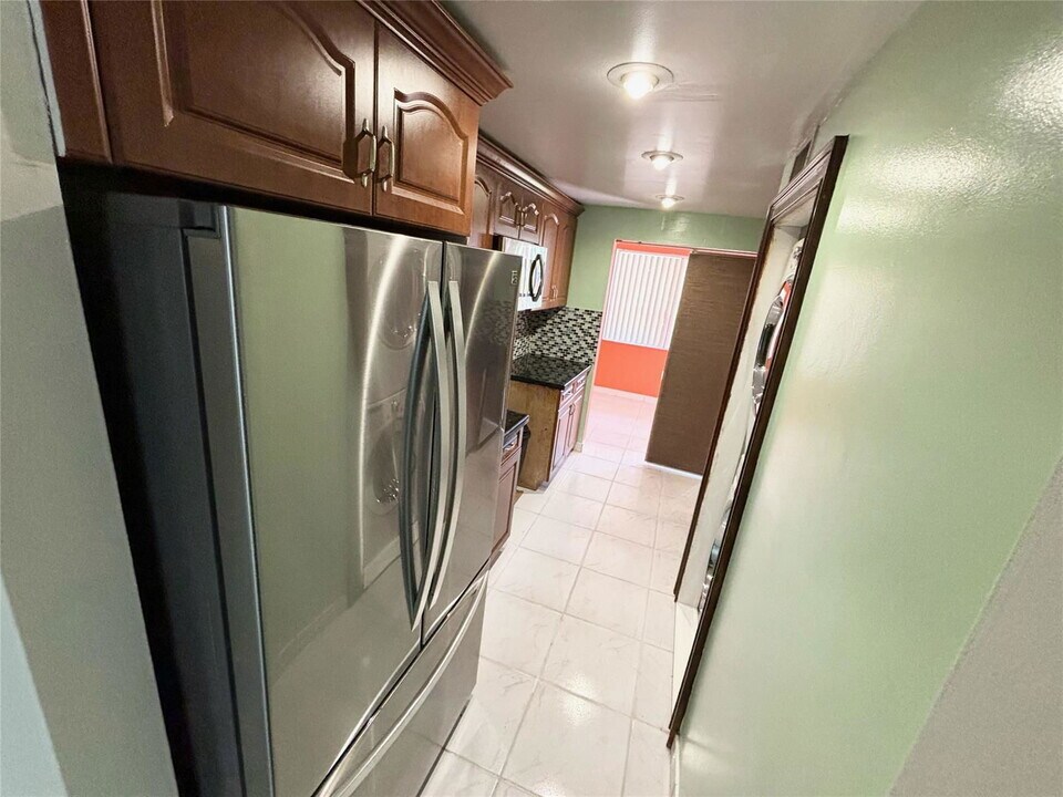 7401 NW 16th St in Plantation, FL - Building Photo