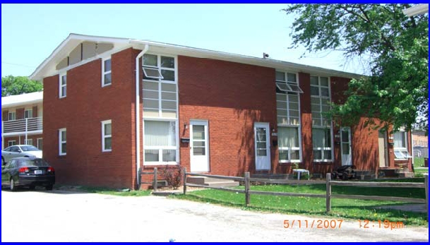 Bridge Avenue Townhouses in Davenport, IA - Building Photo