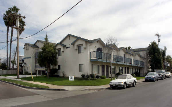 631 7th St in Imperial Beach, CA - Foto de edificio - Building Photo