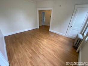 235 Park Dr, Unit 1 in Boston, MA - Foto de edificio - Building Photo