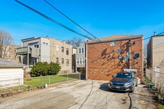 2423 W Gunnison St in Chicago, IL - Building Photo - Building Photo