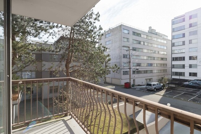 2040 Nelson St. in Vancouver, BC - Building Photo - Building Photo