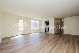 8755 Mardi Gras Dr in Huber Heights, OH - Building Photo - Building Photo