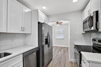 5985 Forest Hill Blvd, Unit 202 in West Palm Beach, FL - Building Photo - Building Photo