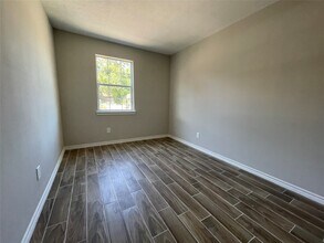 7886 Locksley Rd in Houston, TX - Building Photo - Building Photo