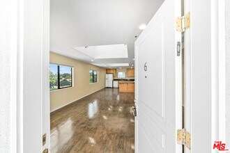 6815 Baird Ave in Los Angeles, CA - Building Photo - Building Photo