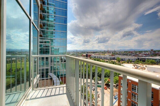 1700 Bassett St, Unit 1118 in Denver, CO - Foto de edificio - Building Photo