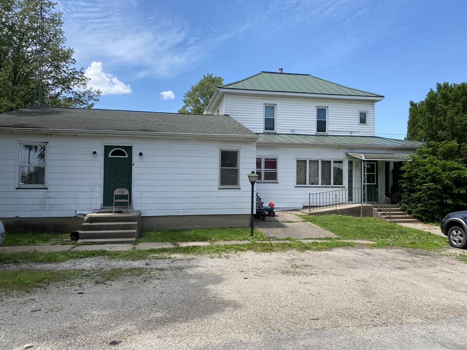 104 S Oak St in Donnellson, IA - Building Photo