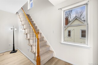 17 Fairview St in Huntington, NY - Building Photo - Building Photo