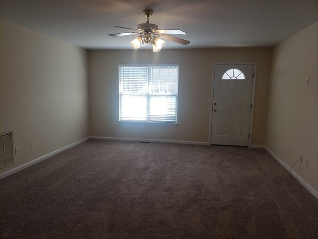 9 Leemike Ct, Unit 9 in Taylors, SC - Foto de edificio - Building Photo