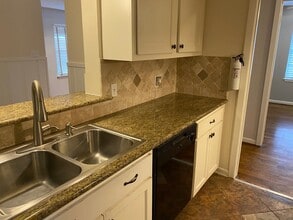 2714 Southmore Ave in Pasadena, TX - Building Photo - Building Photo