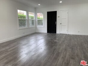 926 S Holt Ave in Los Angeles, CA - Building Photo - Building Photo