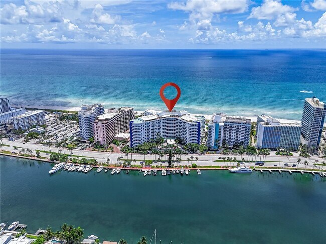 5161 Collins Ave, Unit 1101 in Miami Beach, FL - Building Photo - Building Photo