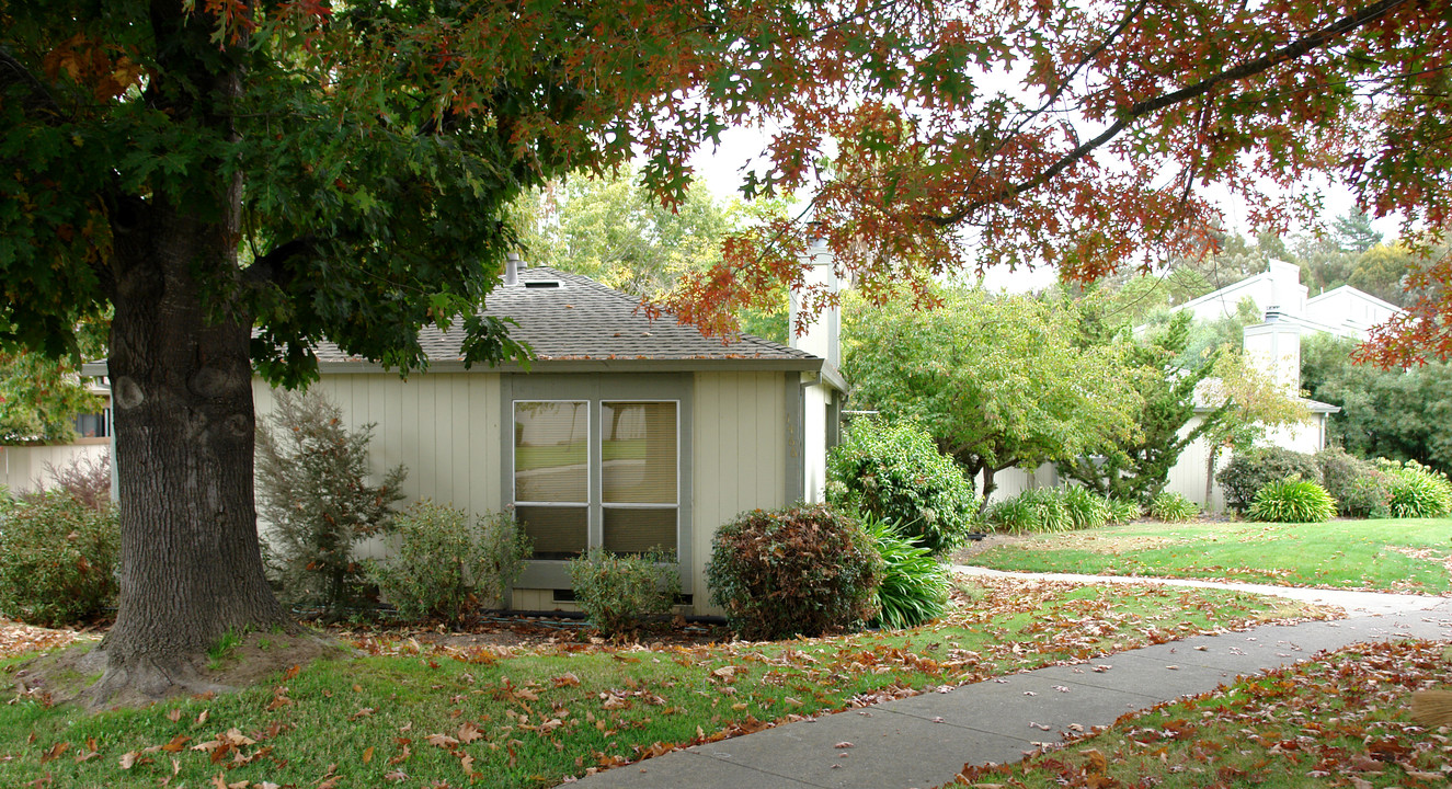 1466 Post Ranch Rd in Santa Rosa, CA - Foto de edificio