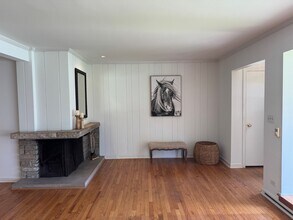 3129 Sprucewood Rd in Wilmette, IL - Building Photo - Building Photo