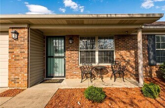 1017 Flagstone Dr in Jeffersonville, IN - Building Photo - Building Photo