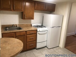 1135 Commonwealth Ave in Boston, MA - Building Photo - Building Photo
