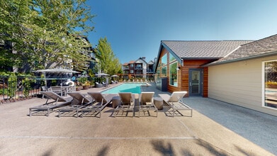 Redmond Place in Redmond, WA - Building Photo - Building Photo