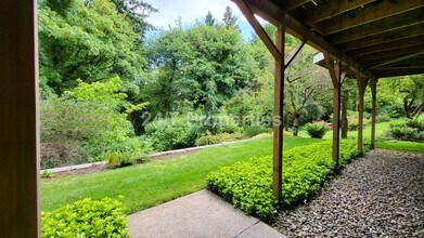 6677 Palomino Cir in West Linn, OR - Building Photo - Building Photo