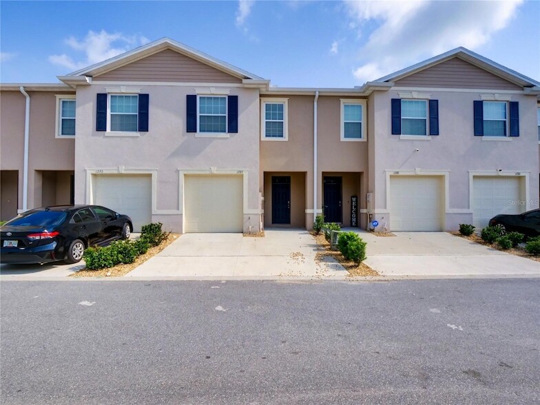 1289 Yellow Finch Dr, Unit Unit 4 in Davenport, FL - Building Photo