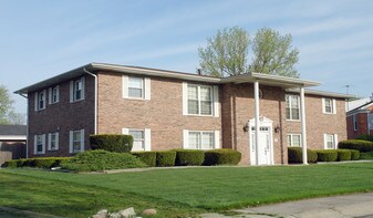 438 Washington St in Hobart, IN - Building Photo