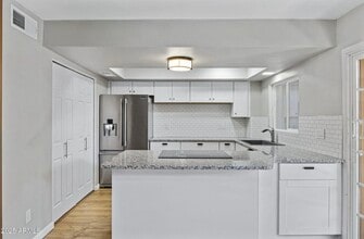 225 N Standage, Unit Downstairs Room in Mesa, AZ - Foto de edificio - Building Photo