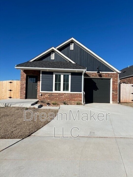 1026 Riva Pkwy in Norman, OK - Building Photo