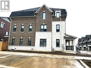 5930 Saigon St in Mississauga, ON - Building Photo - Building Photo