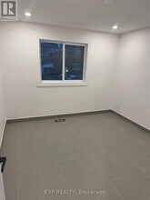 2434 Clover St in Ottawa, ON - Building Photo - Building Photo