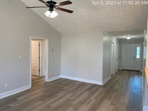 2126 Queen Elizabeth Ln in Hope Mills, NC - Building Photo - Building Photo