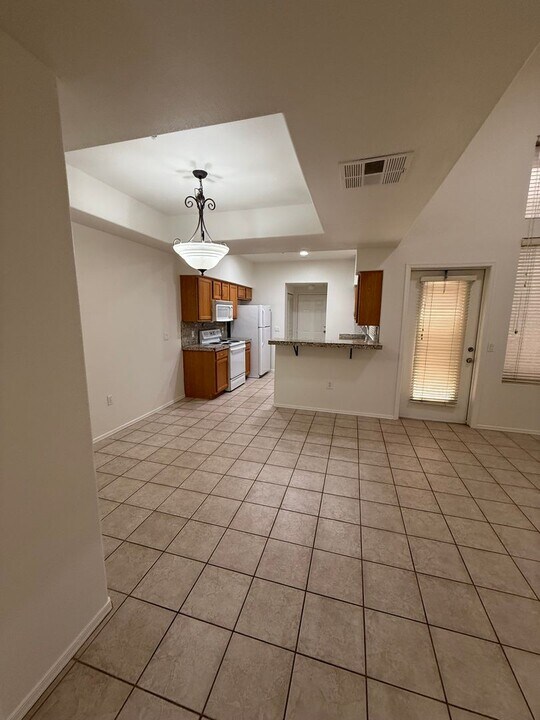 1445 E Broadway Rd in Tempe, AZ - Building Photo