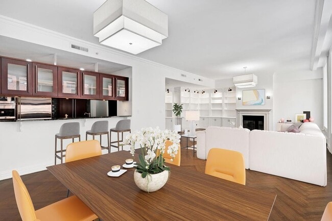 330 E 72nd St, Unit 8 in New York, NY - Building Photo - Building Photo