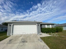 2343 Briarwood St in Port Charlotte, FL - Building Photo