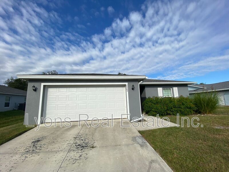 2343 Briarwood St in Port Charlotte, FL - Building Photo
