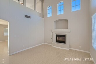 8125 Indigo Gully Ct in Las Vegas, NV - Building Photo - Building Photo