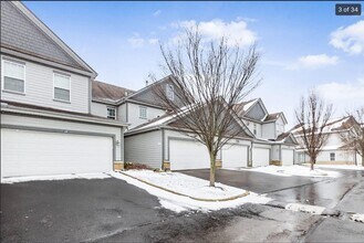 590 Redwood Ln in Lewis Center, OH - Building Photo - Building Photo