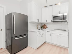 507 Weiher Ct in Bronx, NY - Building Photo