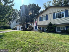 5918 Freds Oak Rd in Burke, VA - Building Photo - Building Photo