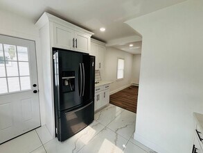 72 Singworth St in Oyster Bay, NY - Building Photo - Building Photo