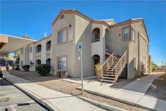 4655 Gold Dust Ave in Las Vegas, NV - Foto de edificio - Building Photo