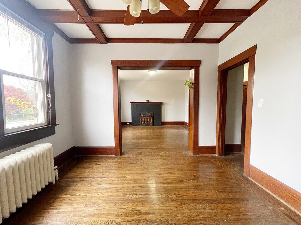 1400 King St E in Hamilton, ON - Building Photo