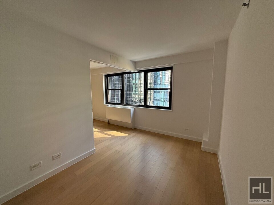 East 39th Street in New York, NY - Building Photo