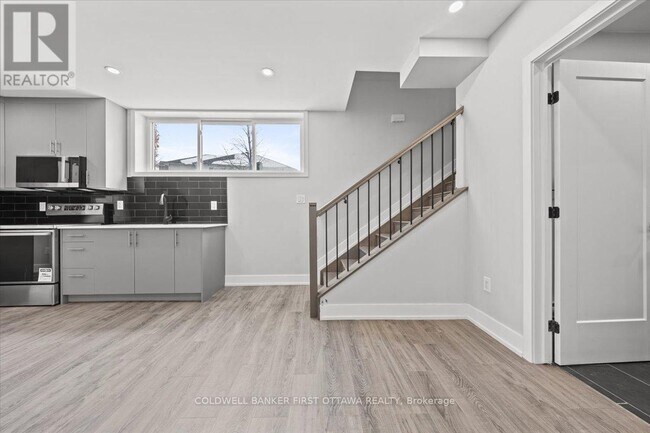 20 Inverkip Ave in Ottawa, ON - Building Photo - Building Photo